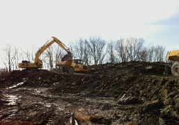 Earthmoving-With-Articulating-Trucks
